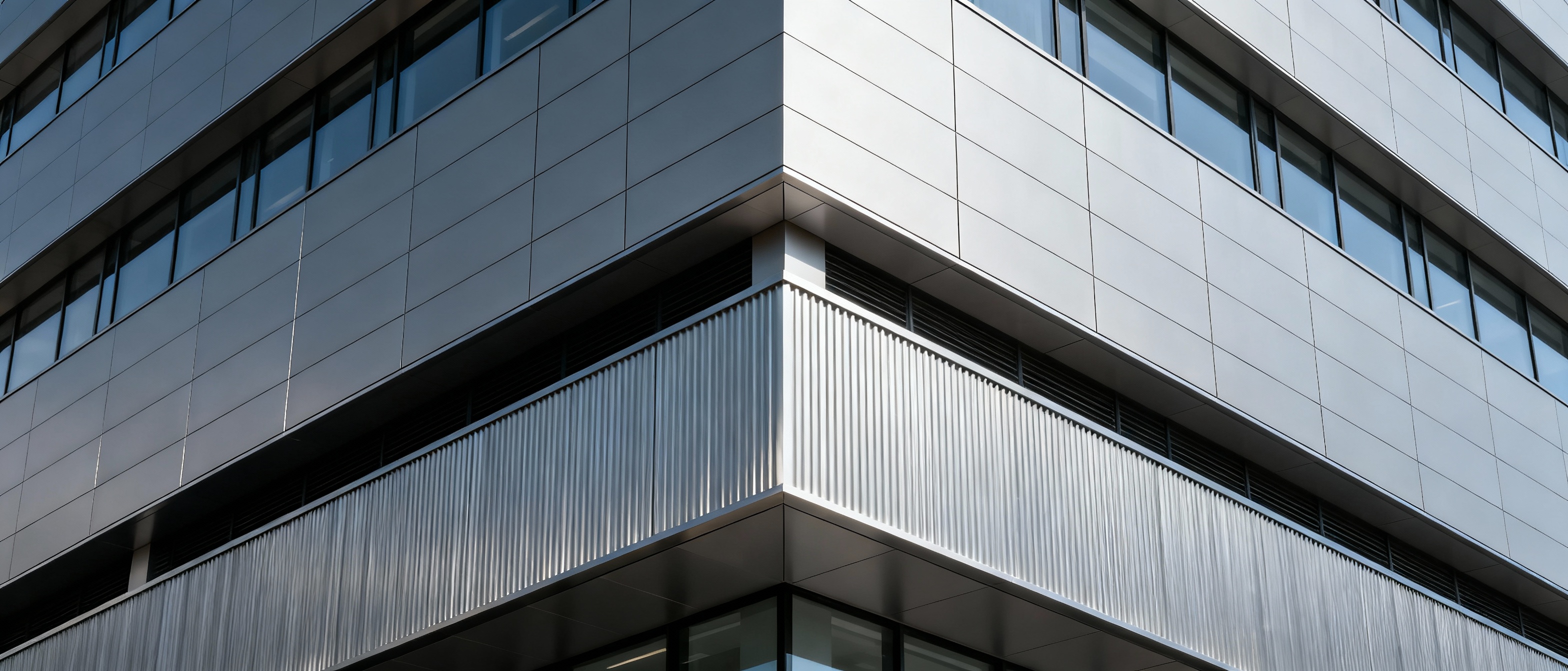 Vue d'angle du bâtiment